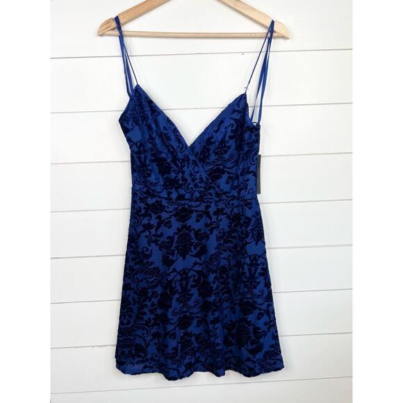 City Studio Blue Velvet Open Back VNeck Sleeveless Dress Size M New with Flaw - Picture 2 of 13